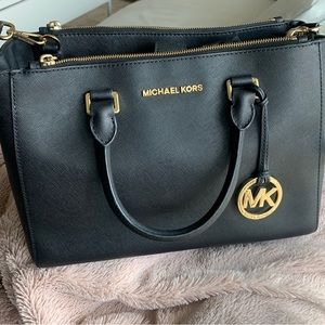 MICHAEL KORS Black Sutton Large Saffiano Leather Satchel with Crossbody Strap